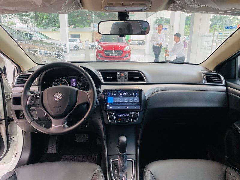 Suzuki Ciaz : giá xe, giá lăn bánh và khuyến mãi