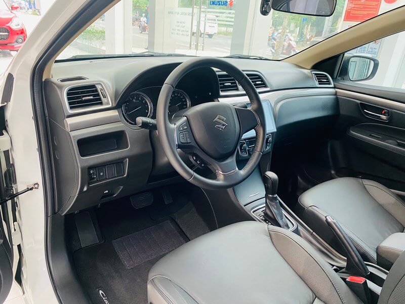 Suzuki Ciaz : giá xe, giá lăn bánh và khuyến mãi