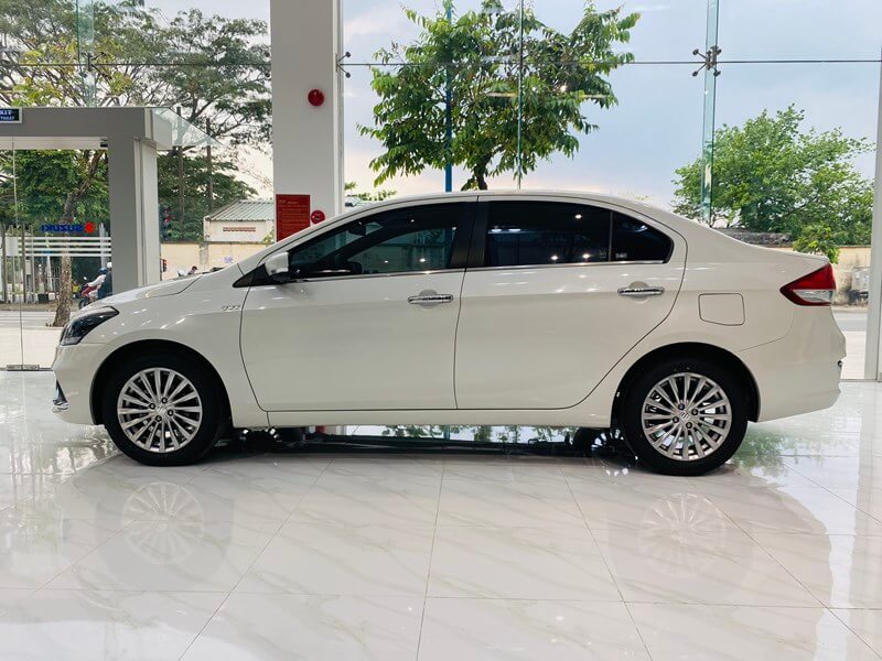 Suzuki Ciaz : giá xe, giá lăn bánh và khuyến mãi